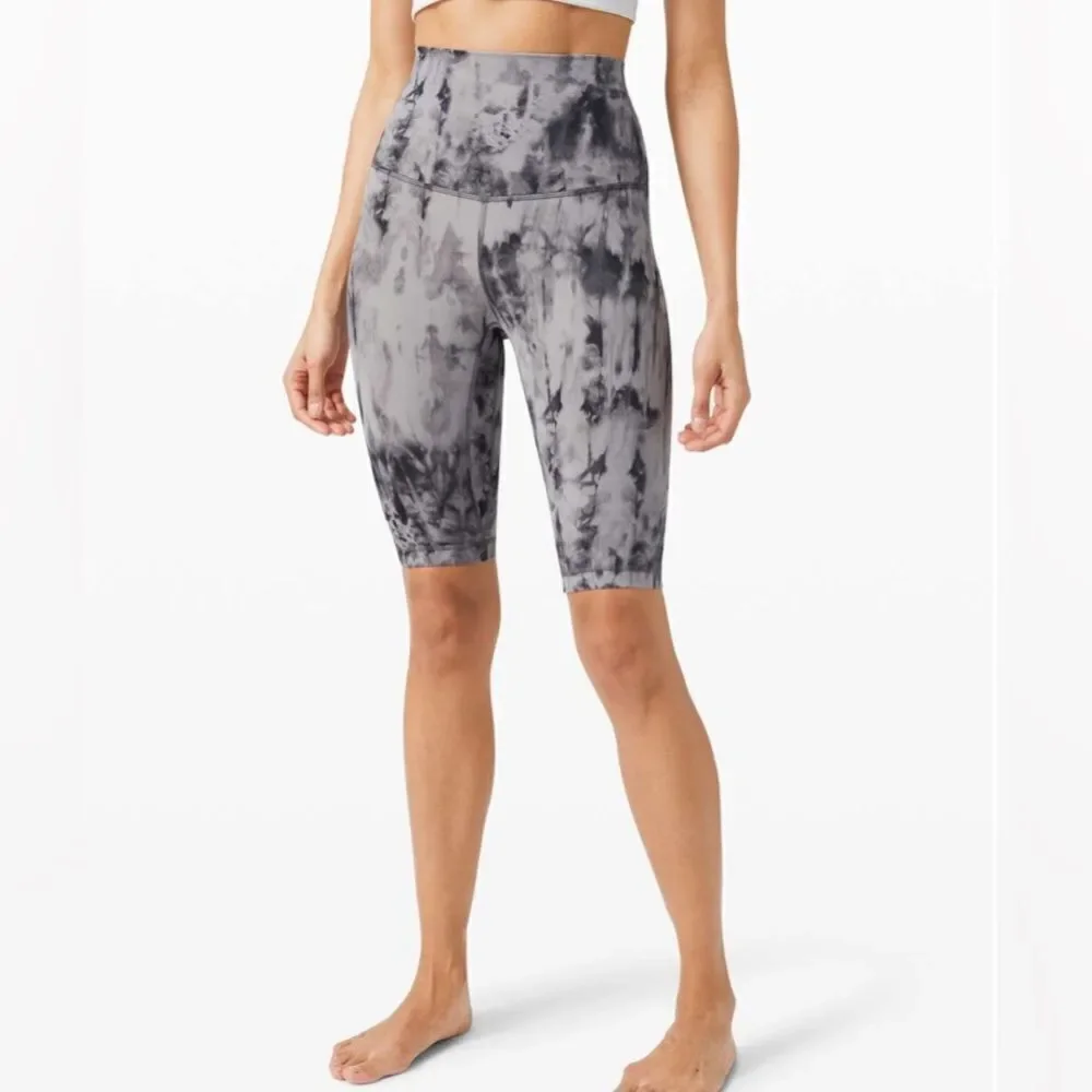 Lululemon align super high rise short game day chrome black multi size 4